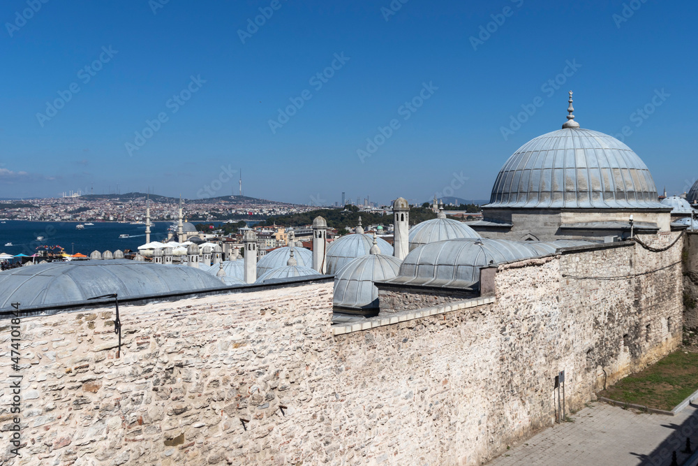 Fototapeta premium Panorama to city of Istanbul from Imperial Suleymaniye Mosque, Turkey