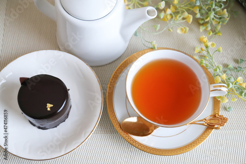 紅茶とチョコレートケーキ　ティータイムイメージ