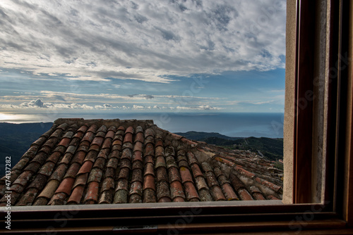 Vista dalla finestra dei tetti del Borgo di Bova (RC)