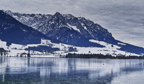 lake and mountains © Visualmedia