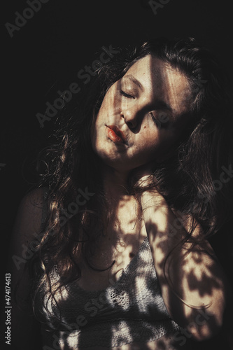 Obraz na płótnie Artistic portrait of a young woman with retro shadow play style w salonie