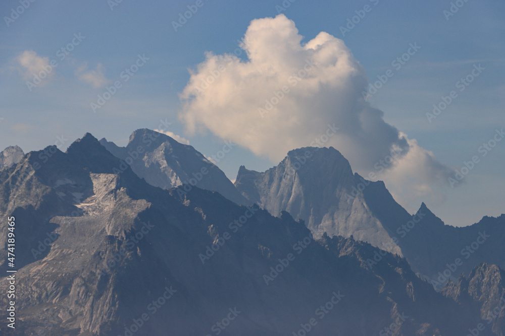 Giganten des Bergell; Pizzo Cengalo und Pizzo Badile (Blick von Nordwesten)