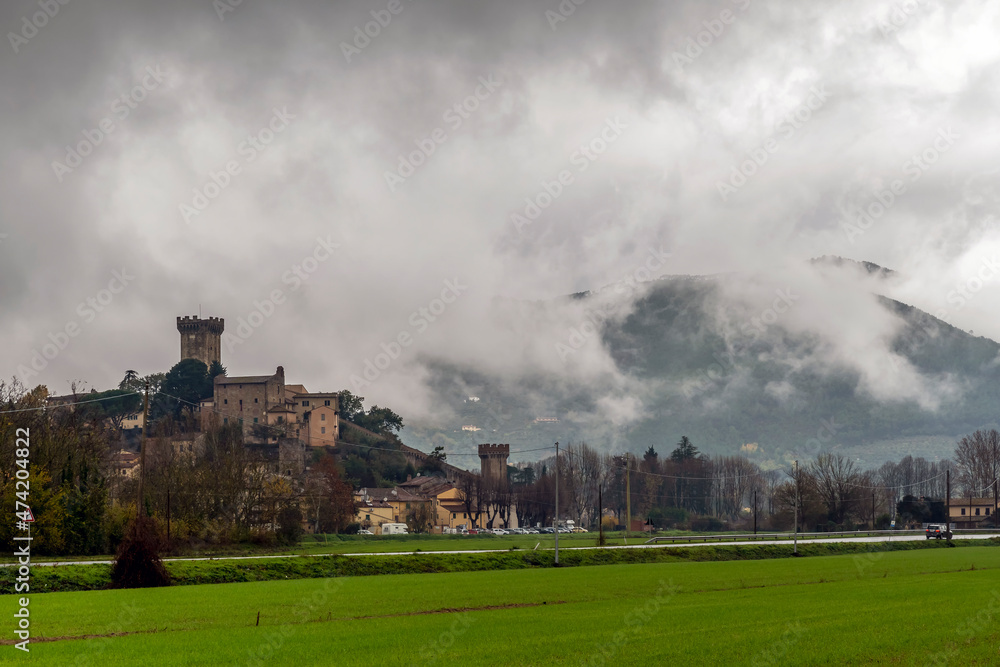 Panoramic view of Vicopisano, Italy, on a rainy and foggy winter day