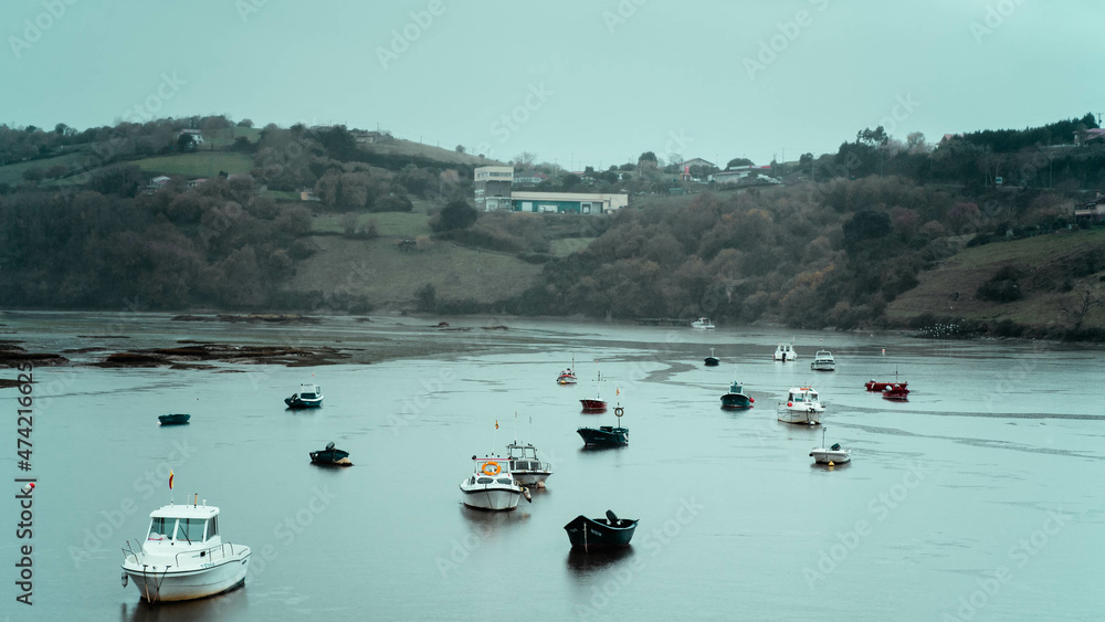 Fototapeta premium Barcos y naturaleza