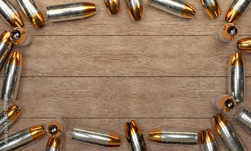 Fotografia 3d render illustration of a pistol ammunition on wooden background
