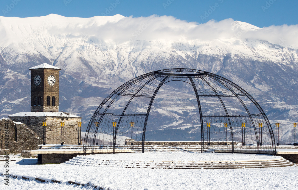 Tour horloge, dans la Citadelle de Gjirokaster en Albanie, prise en hiver.