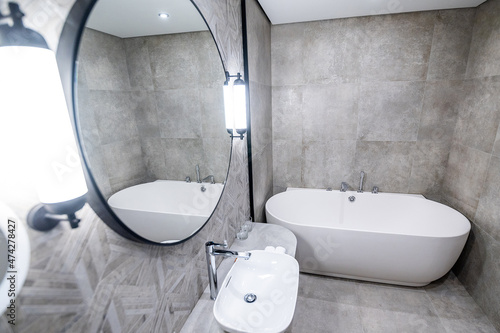 Obraz na płótnie Modern hotel bathroom w salonie