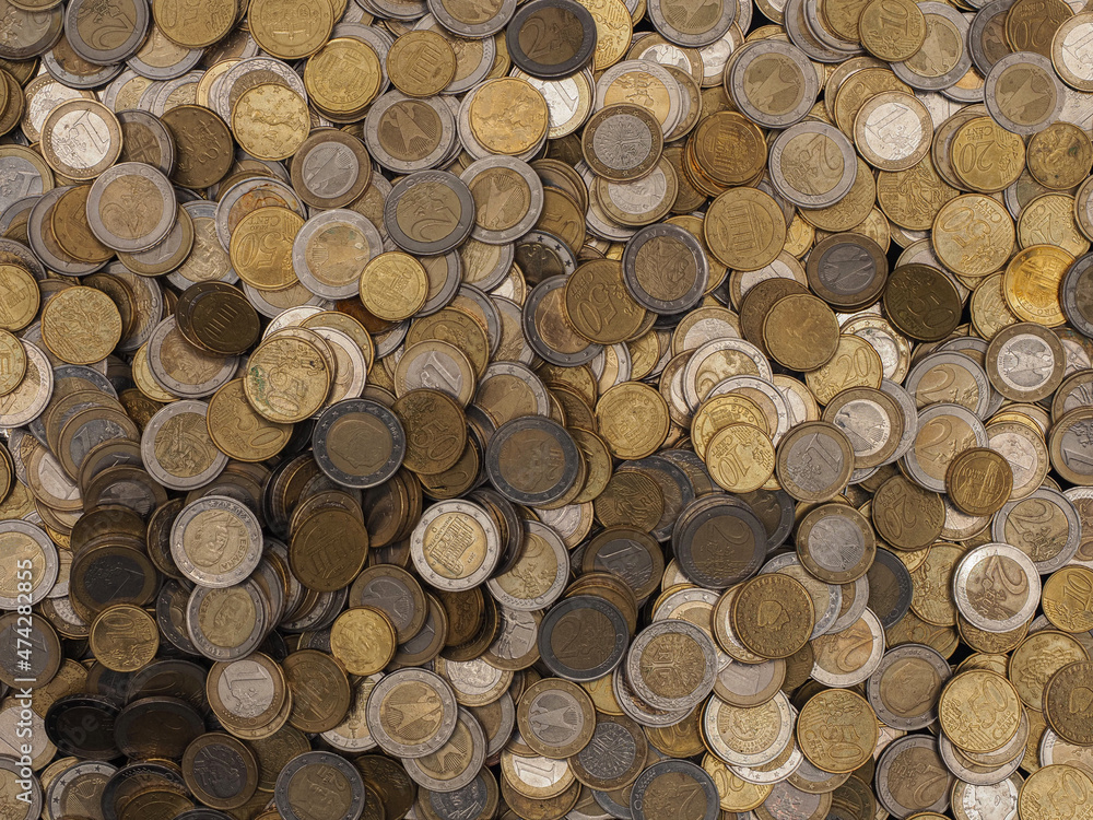 Eine menge Euro Münzen von oben.