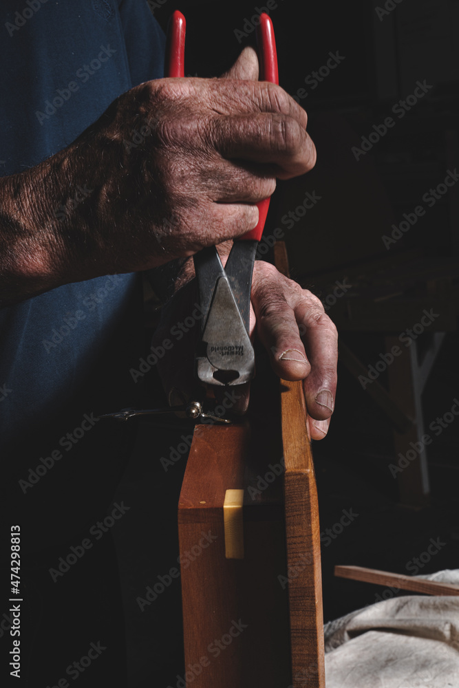 Obraz premium Man Holding Cutting tool