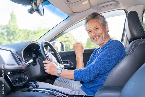 シニア男性 自動車