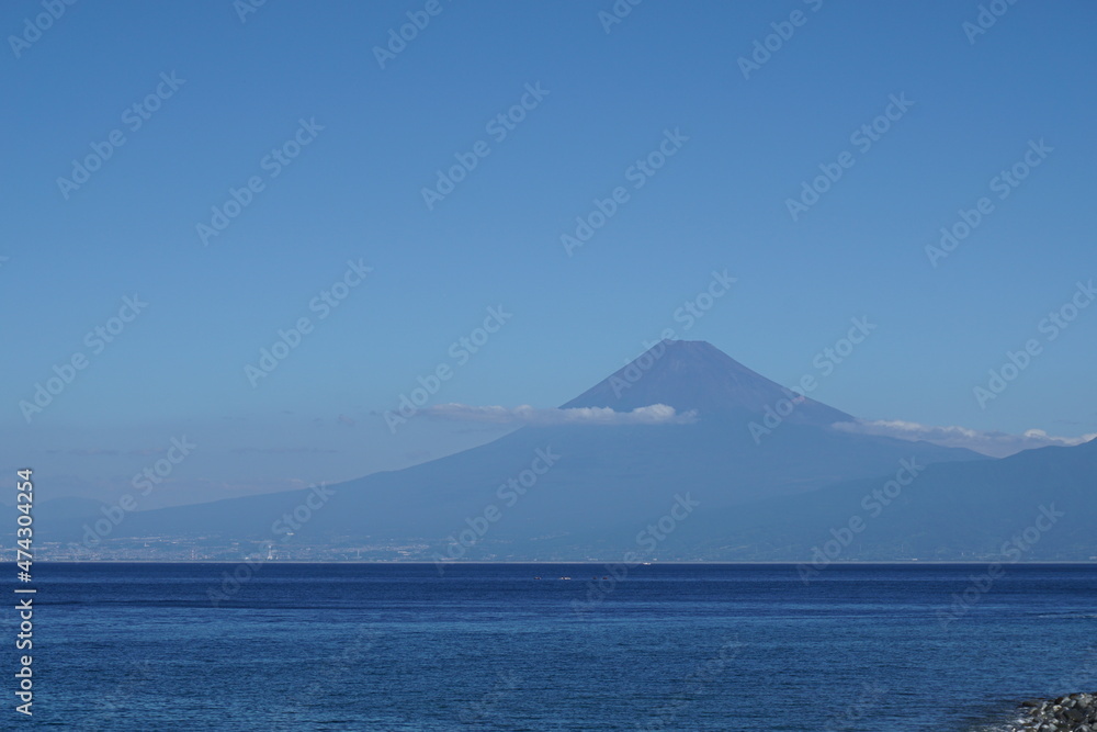 海から見える富士山