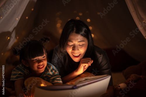 Canvastavla young Asian mother with little child daughter family happy in cozy night light a