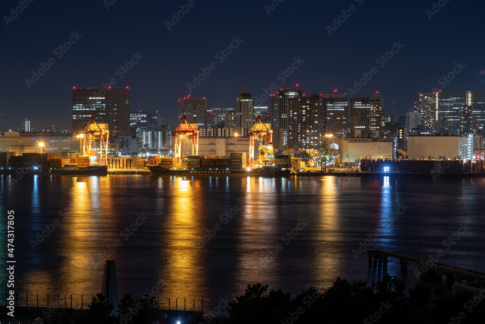 東京　品川埠頭とビル群　夜景　（お台場から品川方向をのぞむ ）　night view of Tokyo harbor