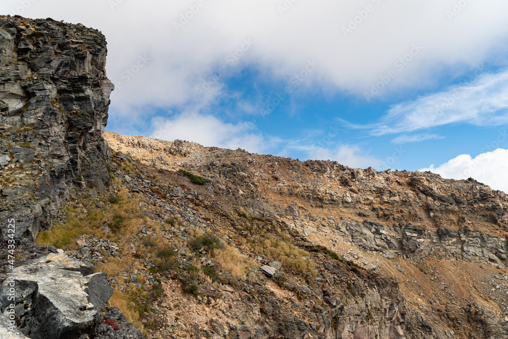 Fototapeta premium 険しい山 御嶽山