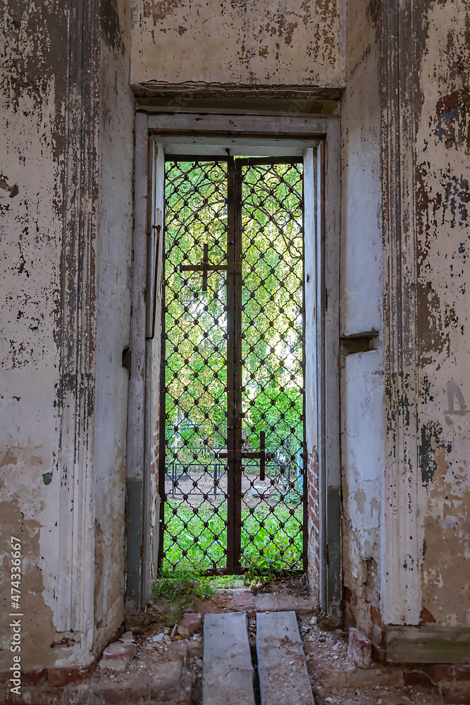 Fototapeta premium interior of an abandoned orthodox church