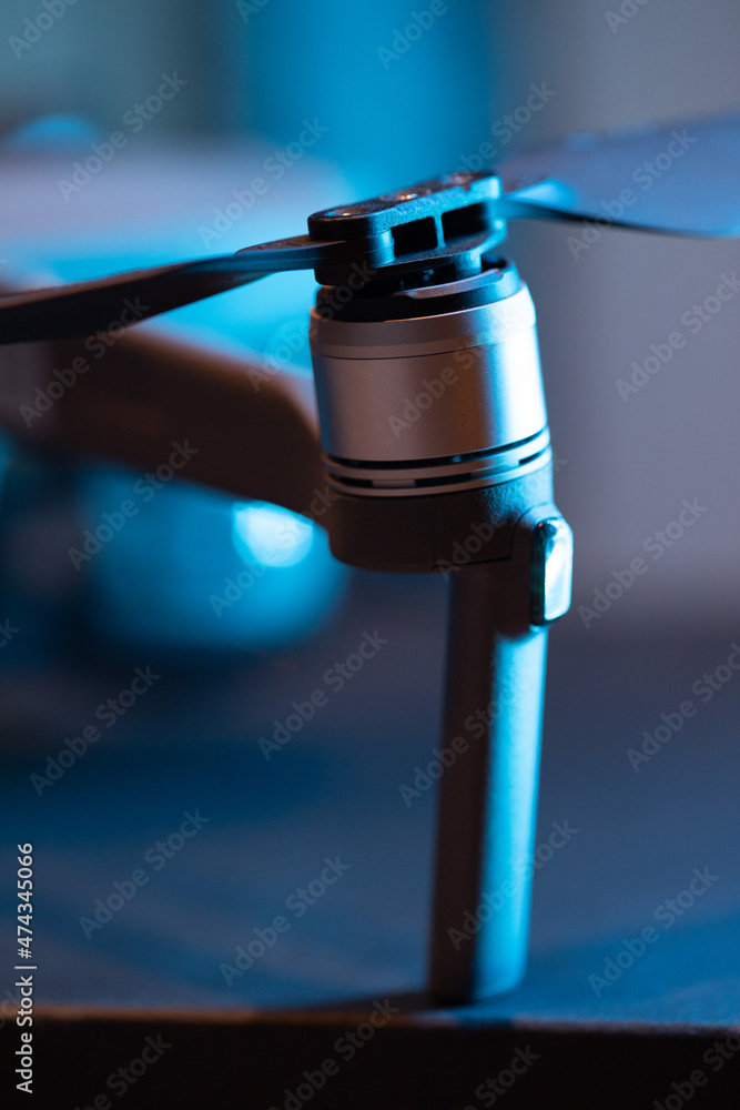 Obraz premium Close-up of the propellers and brushless motor of the Dji mavic 2 pro drone, diode fire. Repair and replacement of quadrocopter blades. Drone maintenance.