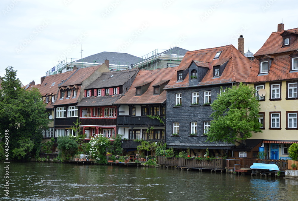 Historische Bauwerke am Fluss Pegnitz in der Altstadt von Bamberg, Franken, Bayern