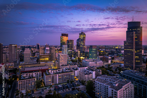 Obraz na płótnie Warszawa - wieczorna Wola w salonie