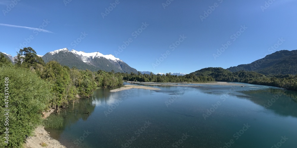 Lago y naturaleza de la Patagonia