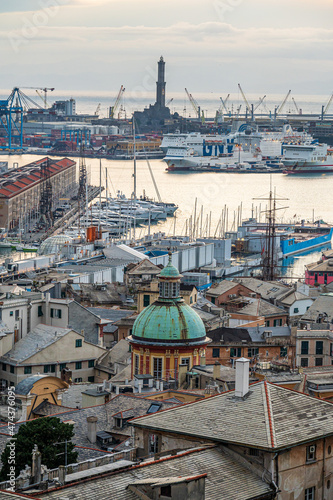 View of the old town of Genoa © Fabio Lotti