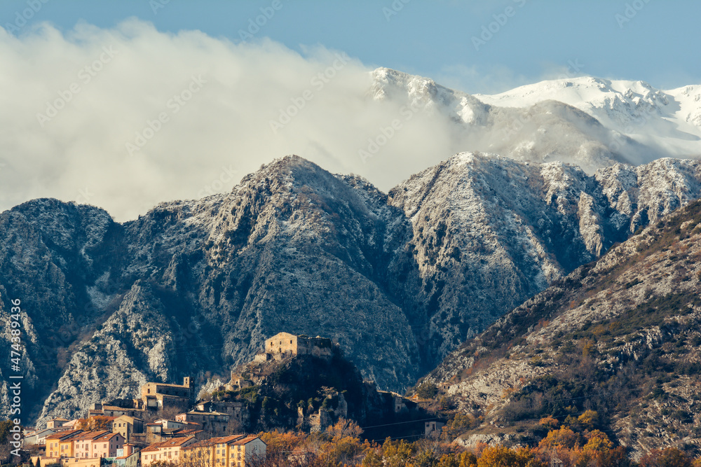 Veduta in inverno del piccolo paese di Rocchetta al Volturno, Molise, Italia