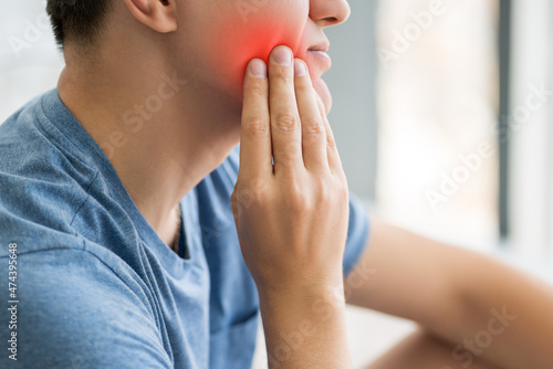 Fotografie A man with toothache, periodontal disease in wisdom teeth