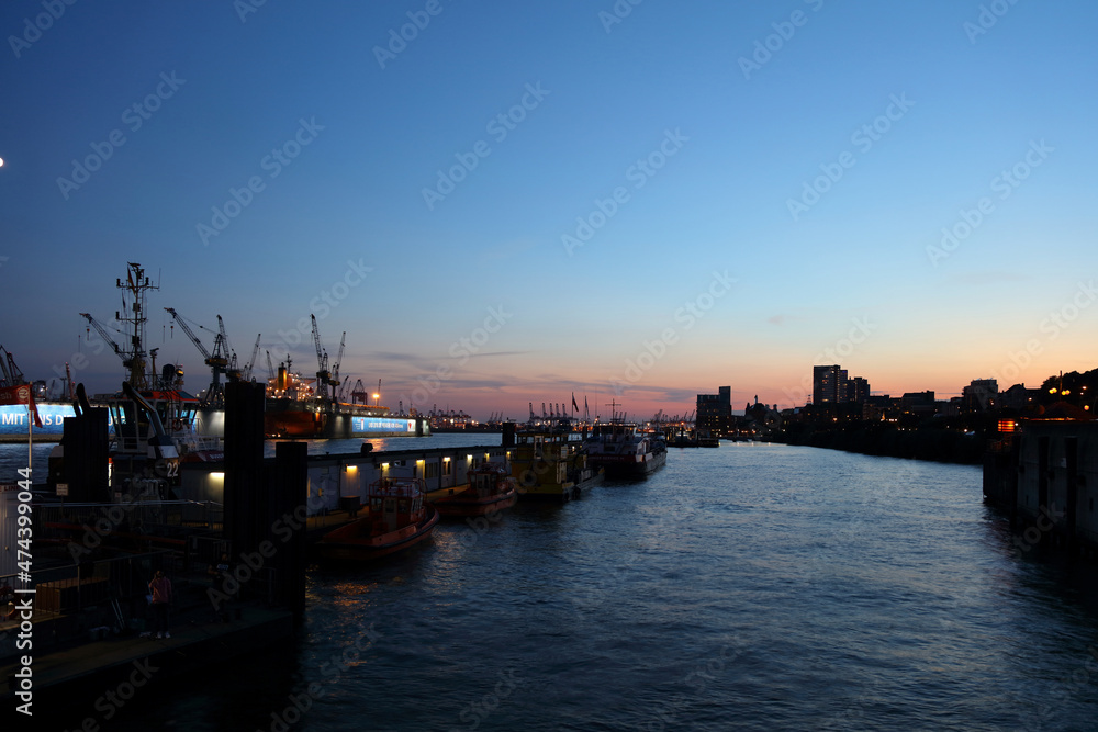 Hamburg Hafen / Hamburg Harbour...