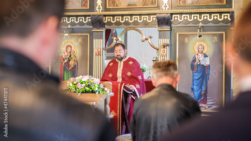 Obraz na plátne Religious priest during church service