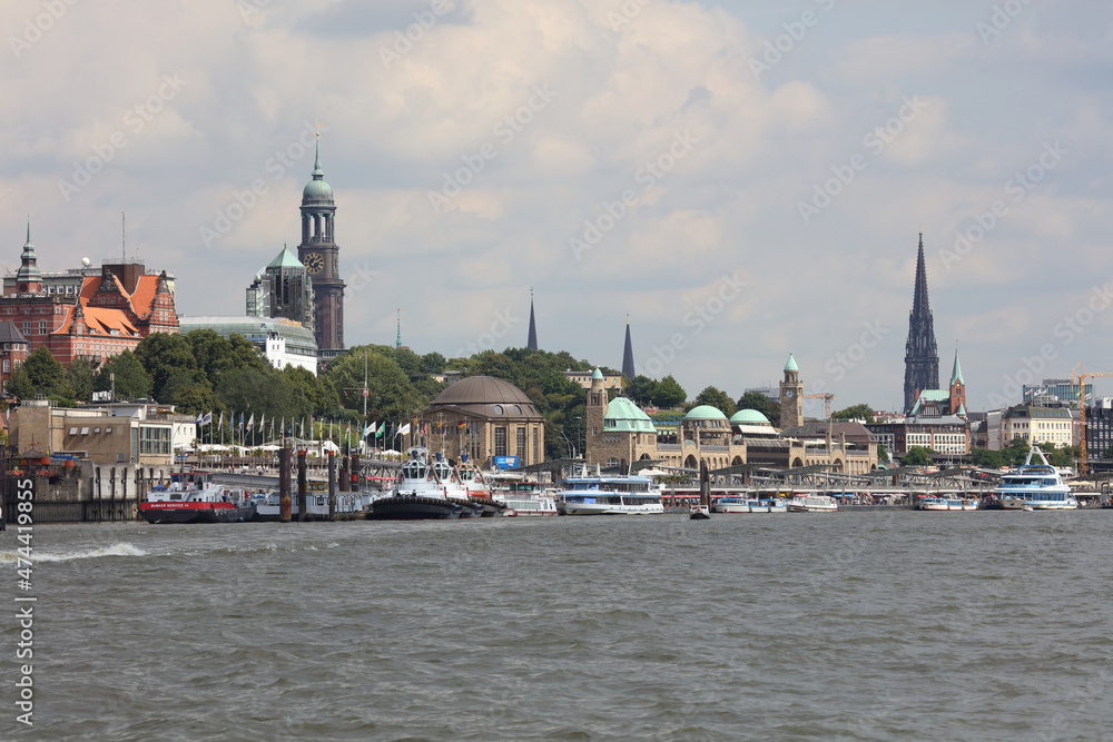 Hamburg - Hafen Landungsbrücken / Hamburg - Harbour Landungsbrücken Hamburg - Hafen Landungsbrücken / Hamburg - Harbour Landungsbrücken