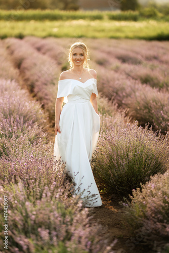 Fototapeta Naklejka Na Ścianę i Meble -  the bride in a white dress  on the lavender field
