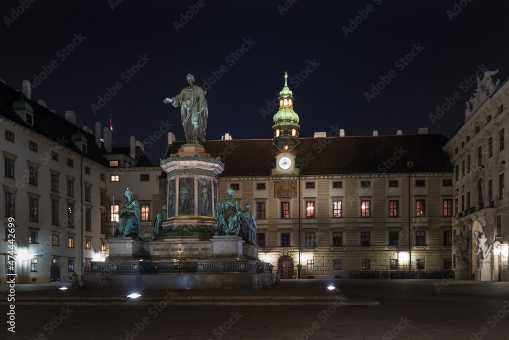 Fototapeta premium Night view of Kaiser Franz I Monument - Vienna, Austria