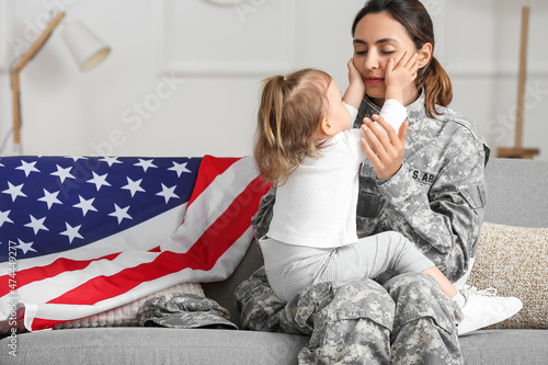 Female soldier of USA army ...
