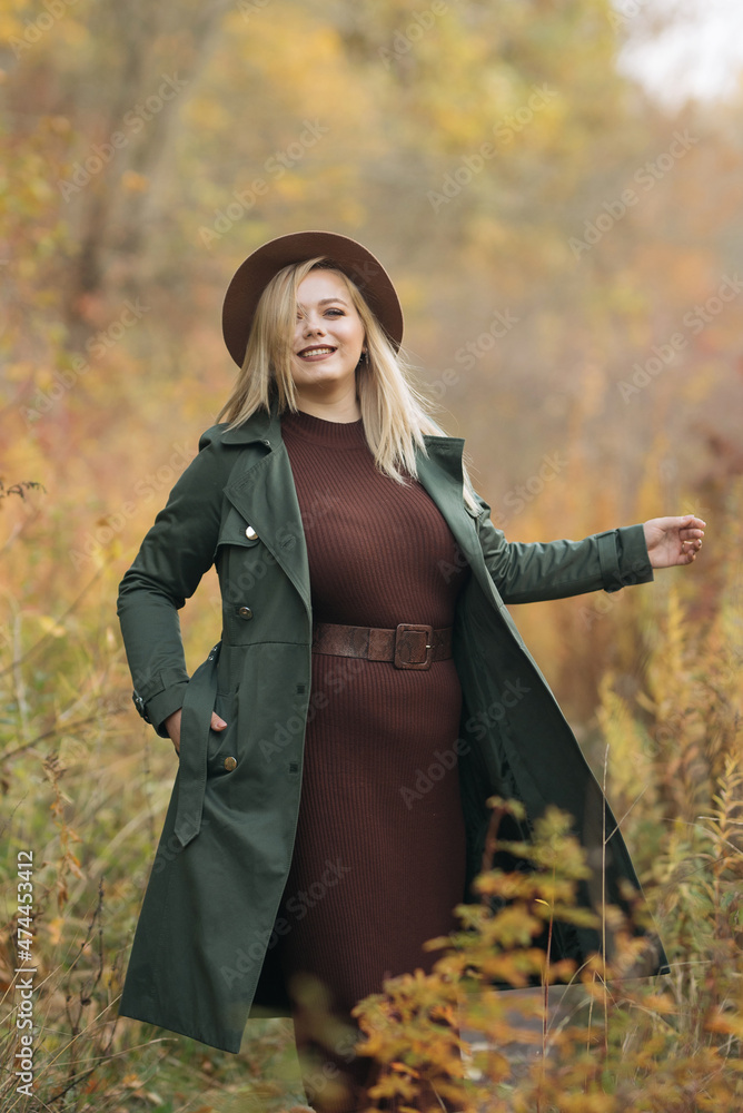 Portrait of a young beautiful and curvy girl in an autumn park Portrait of a young beautiful and curvy girl in an autumn park