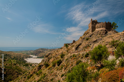 Panoramica di Amendolea, città abbandonata e fiumara