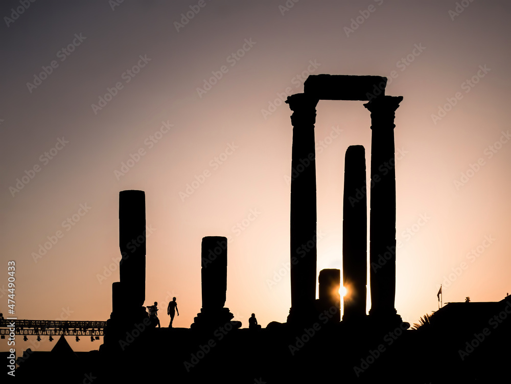Naklejka premium Detail close up View of Temple of Hercules roman temple remains in Amman citadel, Jordan at sunset.