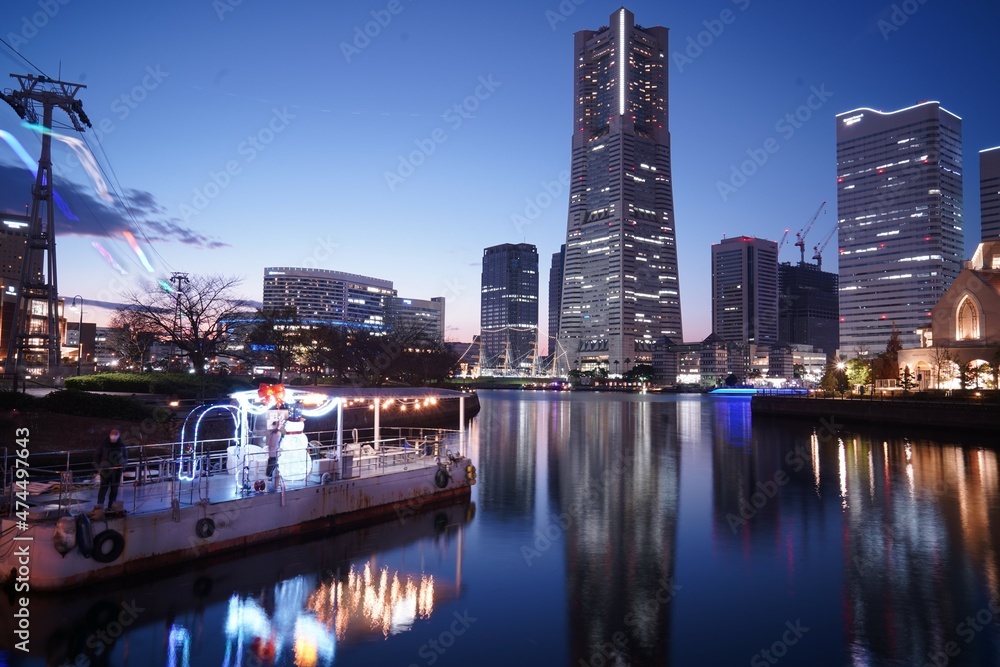 Fototapeta premium 横浜みなとみらいの美しい夜景 