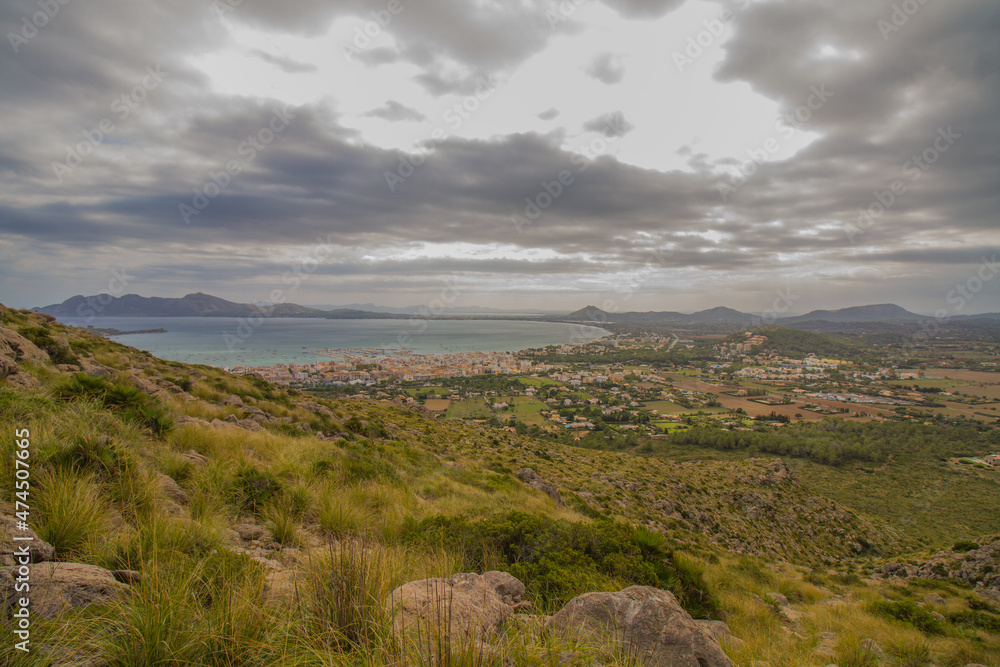 View of the bay of Puerto de Pollensa (Port de Pollensa) from the Sierra of Tramuntana, Mallorca island, Balearic islands, Spain