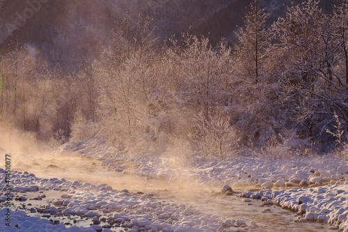 雪国の朝 冬の朝の風景