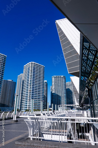 パシフィコ横浜と横浜みなとみらい地区の高層マンション群 photo