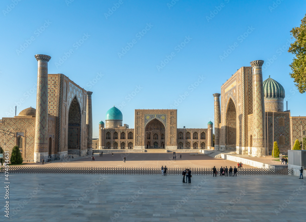 Obraz premium Uzbekistan, Samarkand, the famous Registan Square.