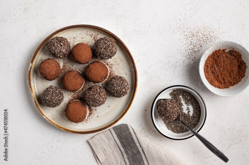 Foto Chia seeds cacao bliss balls on ceramic plate