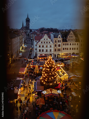 Canvas Print christmas tree in the city