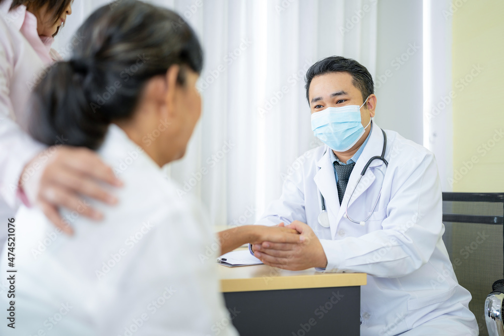 elderly Asian woman comes see the doctor for a check-up at hospital with daughter as follower are being examined for lung and heart function Doctors wear masks The idea take care of elderly patients elderly Asian woman comes see the doctor for a check-up at hospital with daughter as follower are being examined for lung and heart function Doctors wear masks The idea take care of elderly patients
