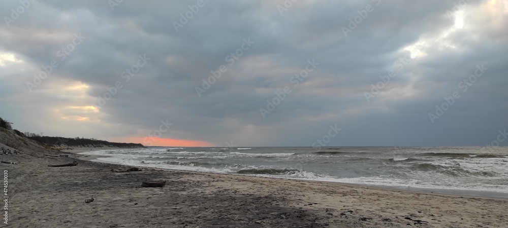 Fototapeta premium baltic sea with white sand beach at sunset