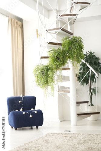 部屋, くつろいで, デザイン, 家具, テーブル, 長いす, 家, いま, 生計, 建築, まど, いす, 植える, ホテル, アパート, ゆか, 装飾物, 豪華さ, カウチ, デコレーション, 屋内の, 木, 庭, 壁