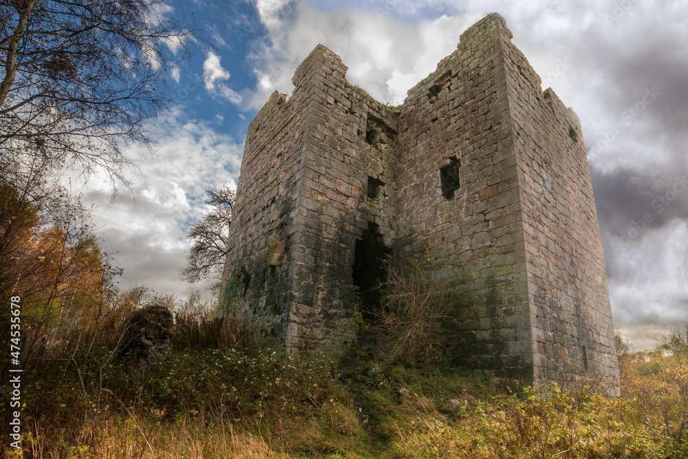 Almond Castle is a ruined L-plan castle from the 15th century. It is west of Linlithgow, and north of the Union Canal, in Falkirk, Scotland. It was known as Haining Castle until the 17th century Almond Castle is a ruined L-plan castle from the 15th century. It is west of Linlithgow, and north of the Union Canal, in Falkirk, Scotland. It was known as Haining Castle until the 17th century