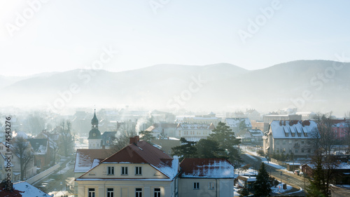 smog nad miastem u podnóża gór © Andrzej Michaluk