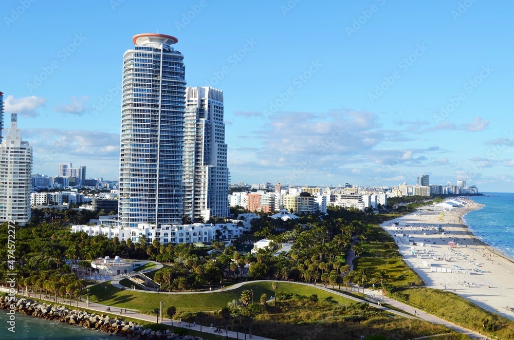 Fototapeta premium Miami Beach Shoreline Looking `north from Southpointe `park