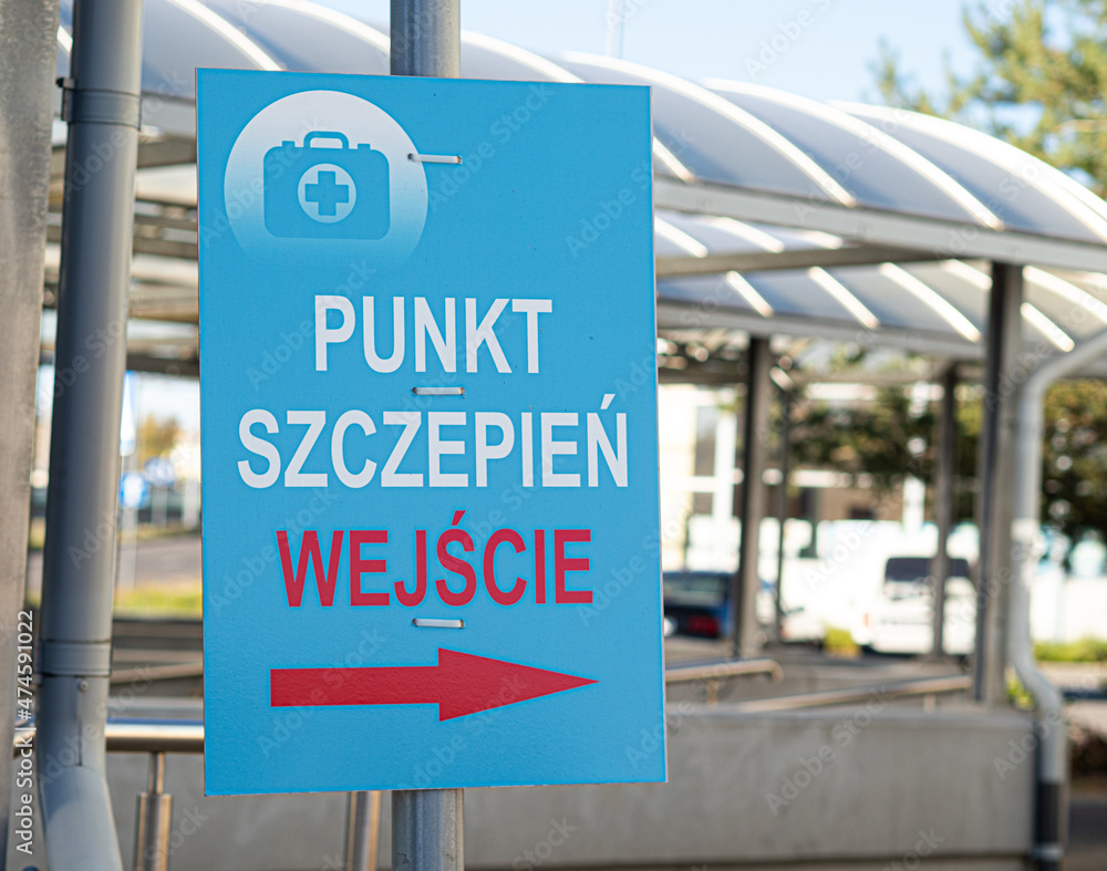 Punkt Szczepień - znak przy punkcie szczepień, Polska, strzałka, szczepionka	 - obrazy, fototapety, plakaty 
