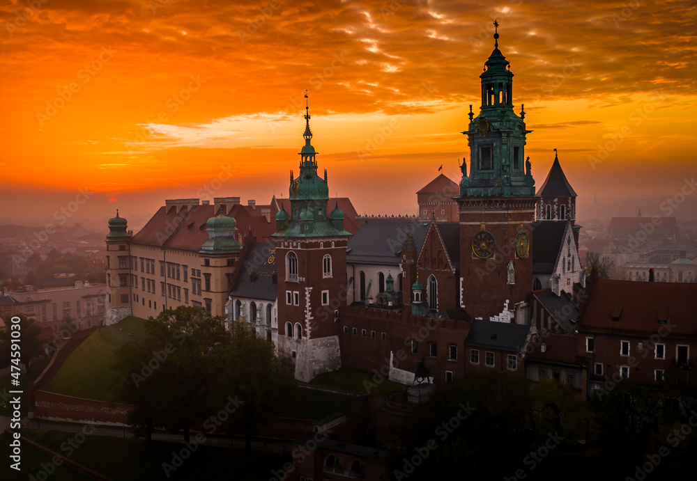 Wawel Royal Castle at magic dawn, Cracow, Poland Wawel Royal Castle at magic dawn, Cracow, Poland
